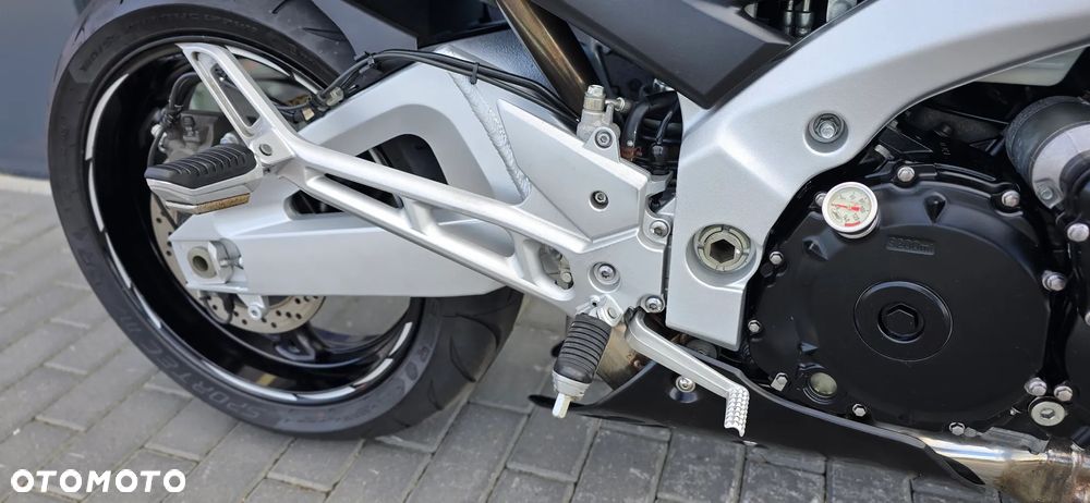 Suzuki GSR - 21