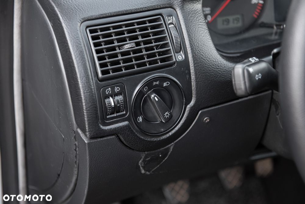 Volkswagen Golf 1.9 TDI Comfortline - 21