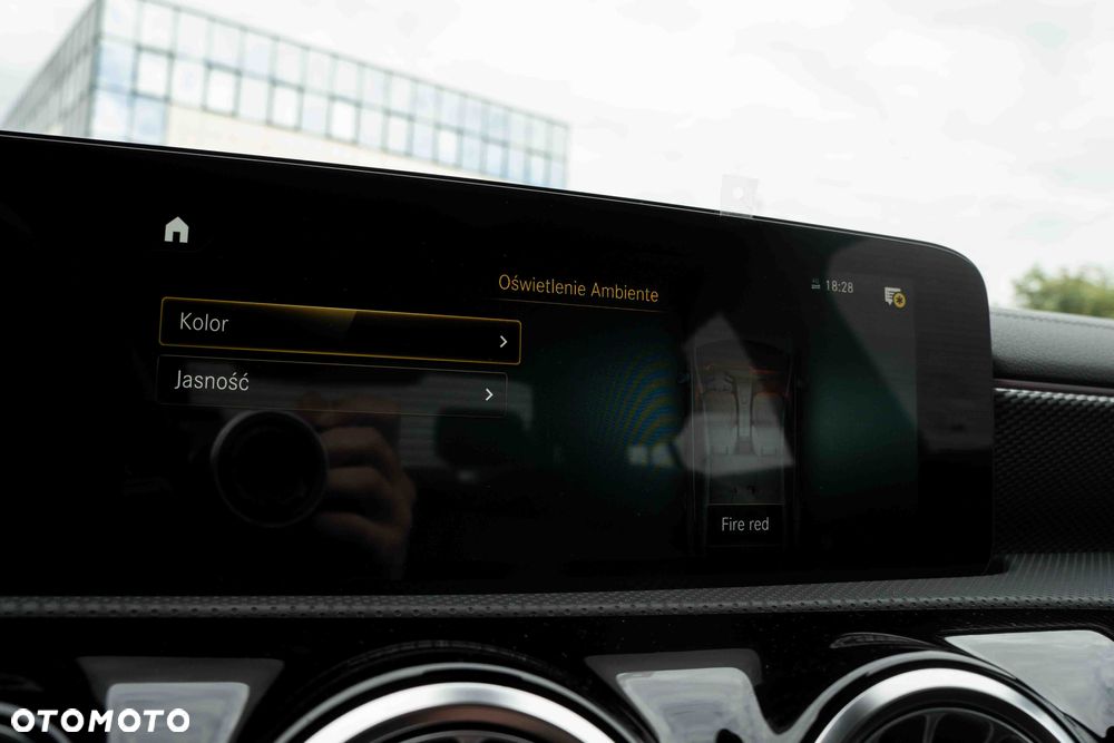 Mercedes-Benz CLA 180 Progressive 7G-DCT - 31