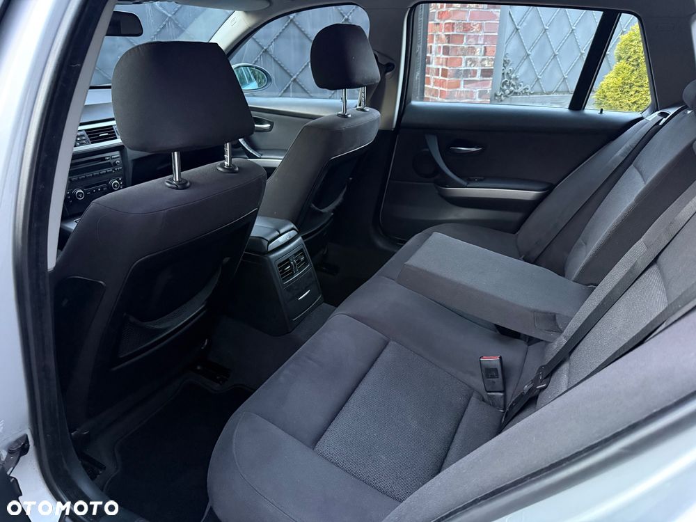 BMW Seria 3 318d DPF Edition Sport - 22