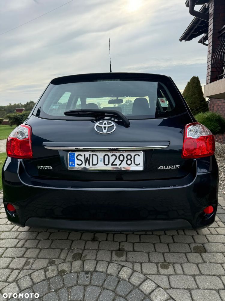 Toyota Auris 2.0 D-4D Premium + - 5