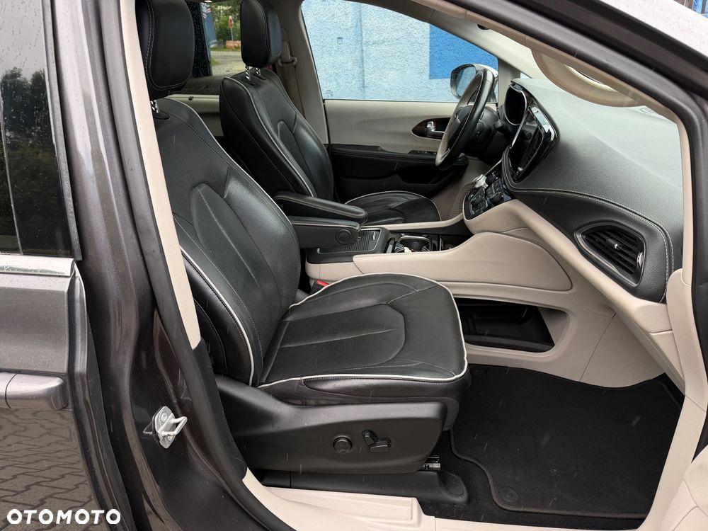 Chrysler Pacifica - 28