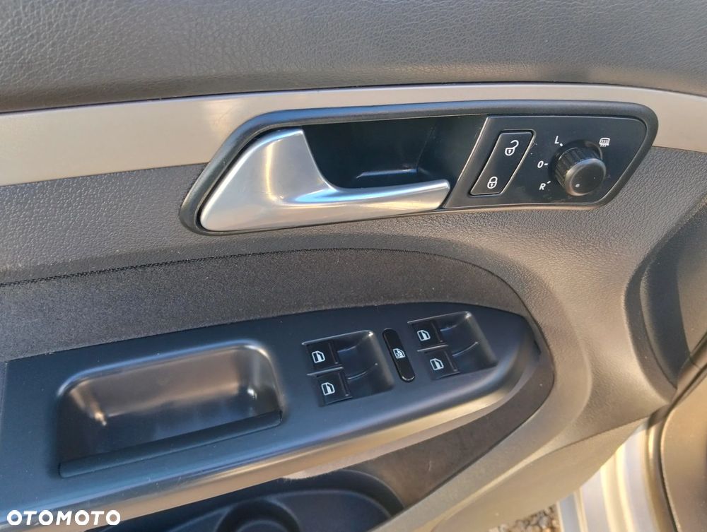 Volkswagen Touran 1.6 - 13