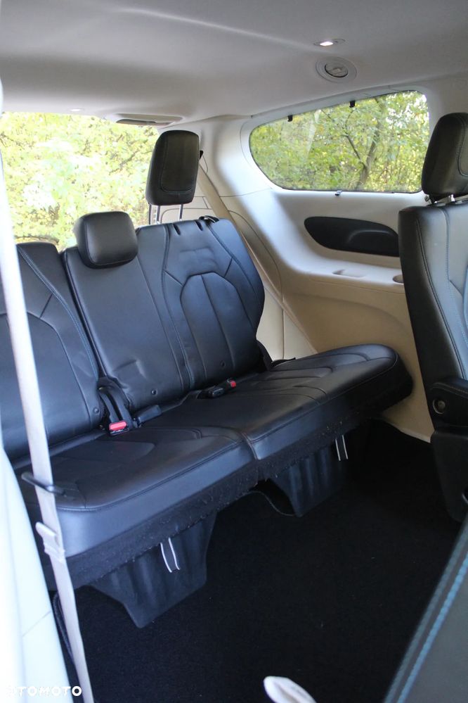 Chrysler Pacifica - 25