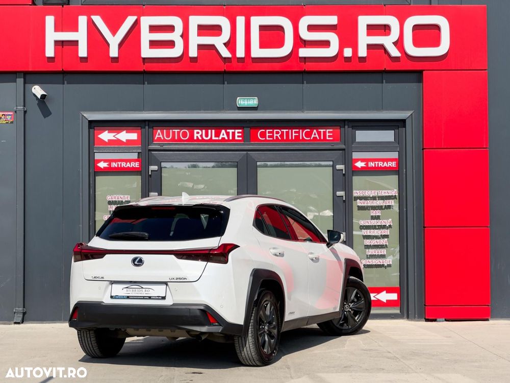 Lexus UX 250h FWD Executive - 8
