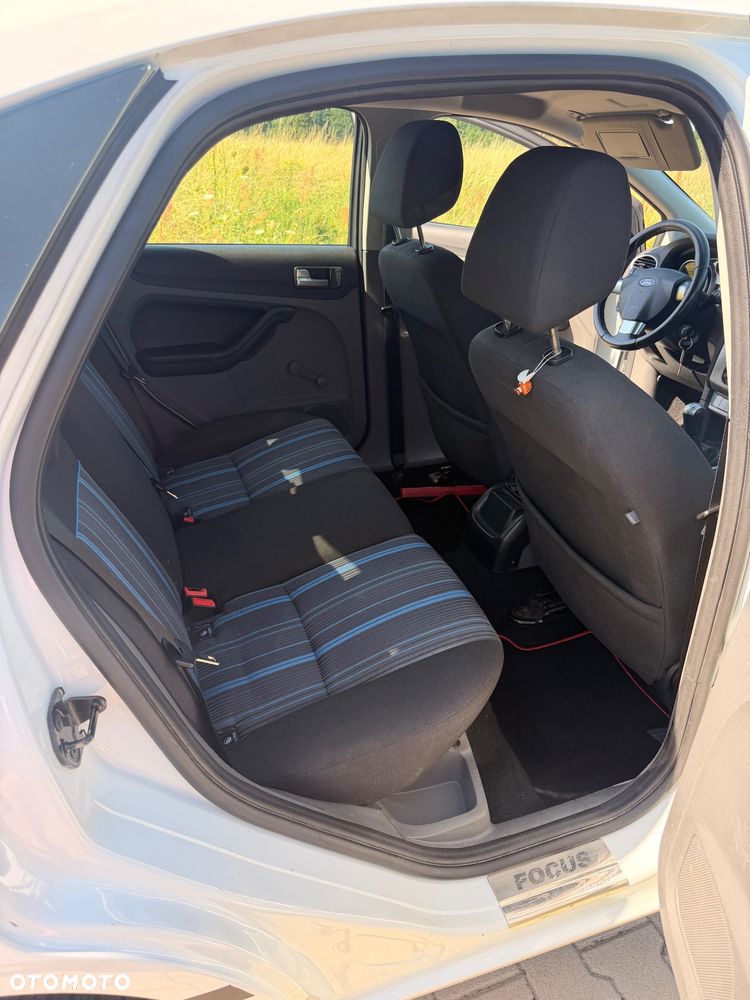 Ford Focus 1.6 Ambiente - 12