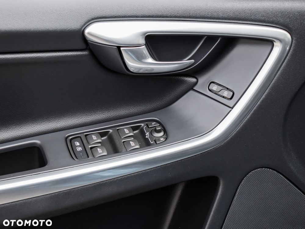 Volvo XC 60 D3 Geartronic Summum - 30