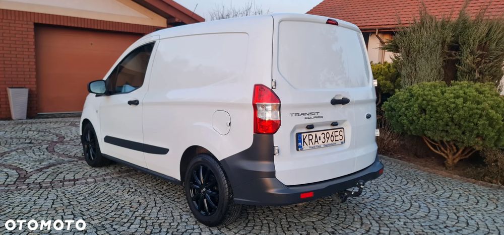 Ford Transit Courier - 8