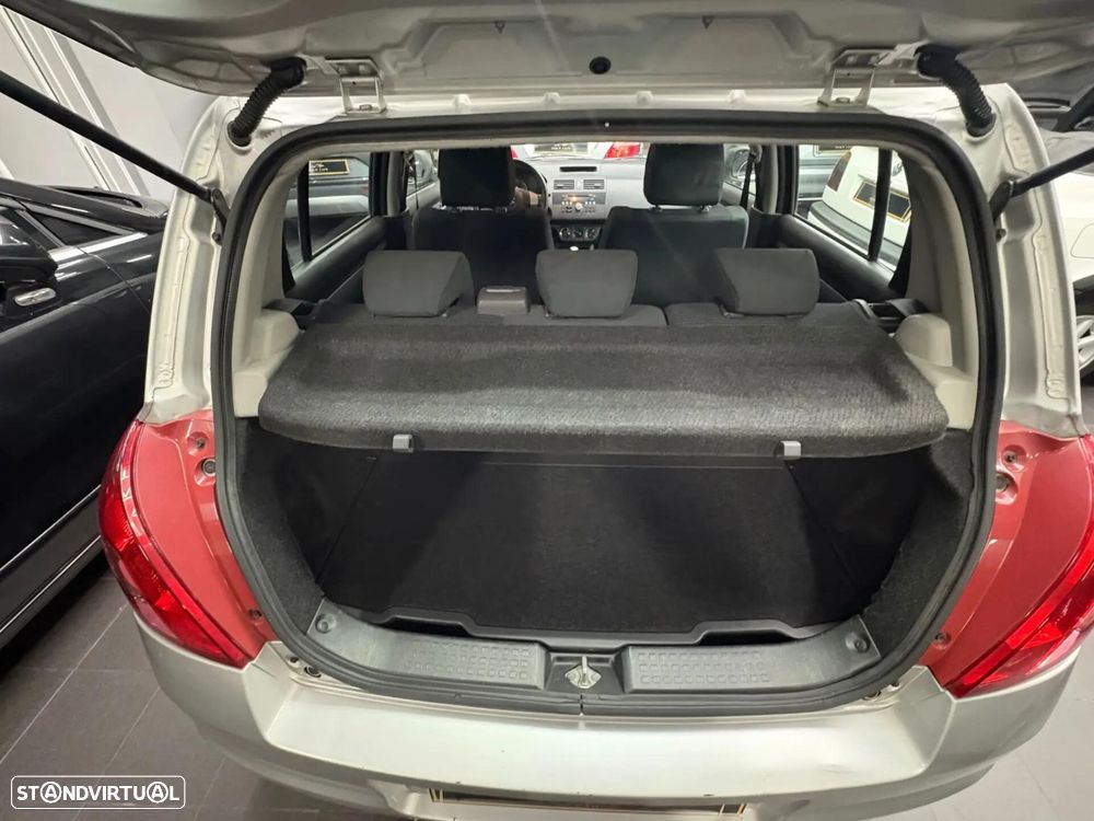 Suzuki Swift 1.3 DDiS Sport — fotografia 25