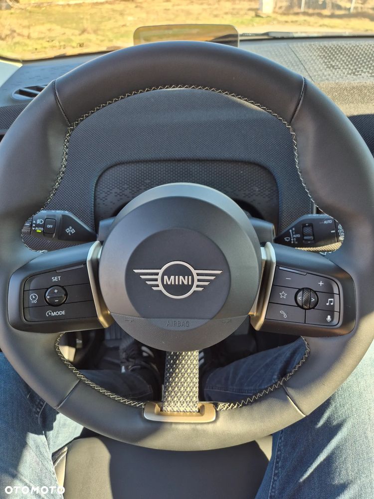 MINI Countryman S ALL4 Classic Trim - 10