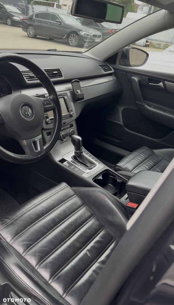 Volkswagen Passat 2.0 TDI DPF DSG Sportline - 31