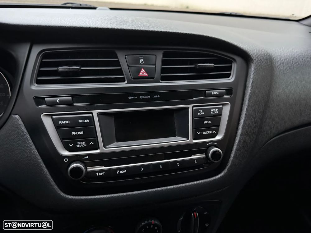 Hyundai i20 1.1 CRDi LED - 26