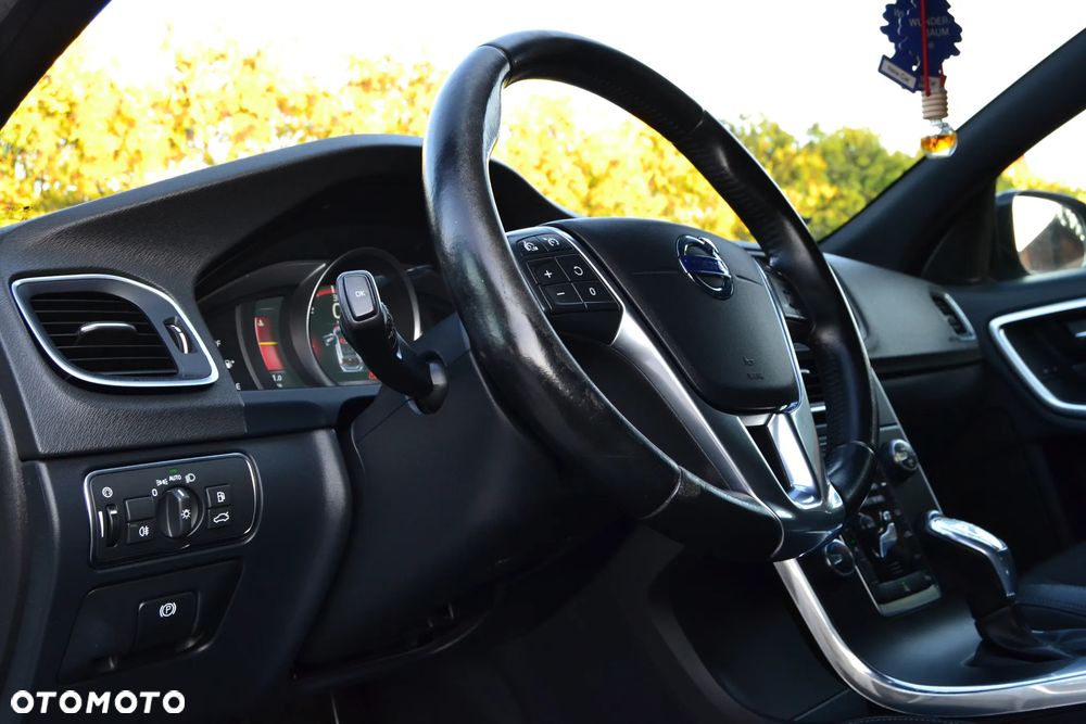 Volvo V60 Cross Country D4 Drive-E Momentum - 13