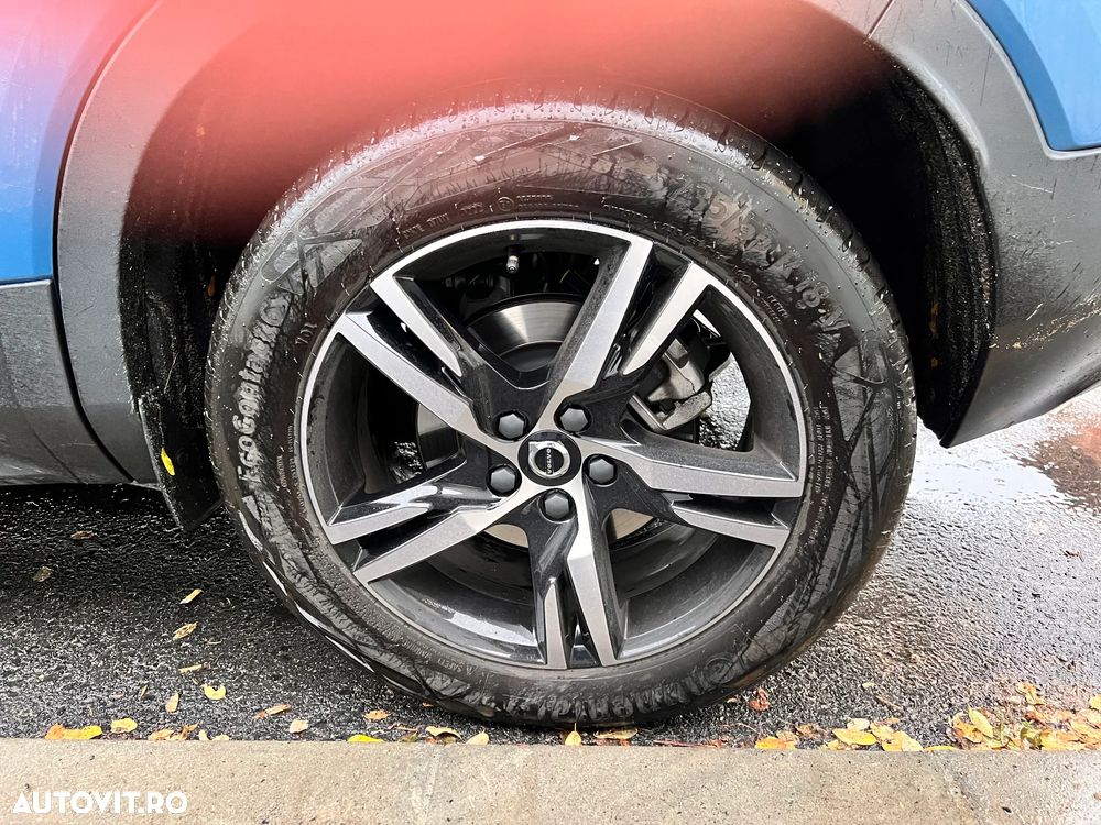 Volvo XC 40 B4 AT FWD MHEV Plus Dark - 19
