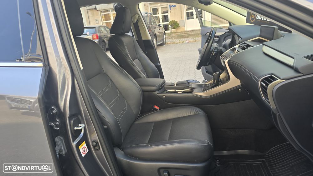 Lexus NX 300h Executive+ - 29