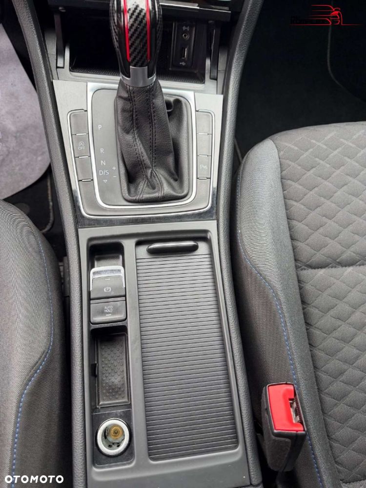 Volkswagen Golf - 16