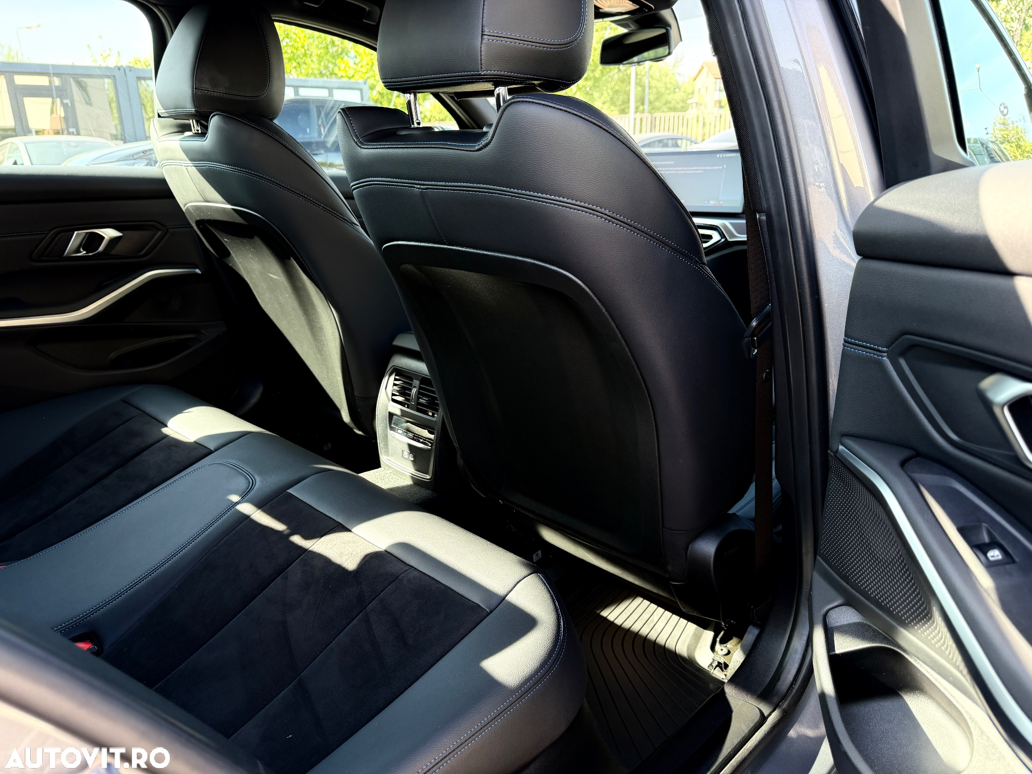 BMW Seria 3 320i AT - 14