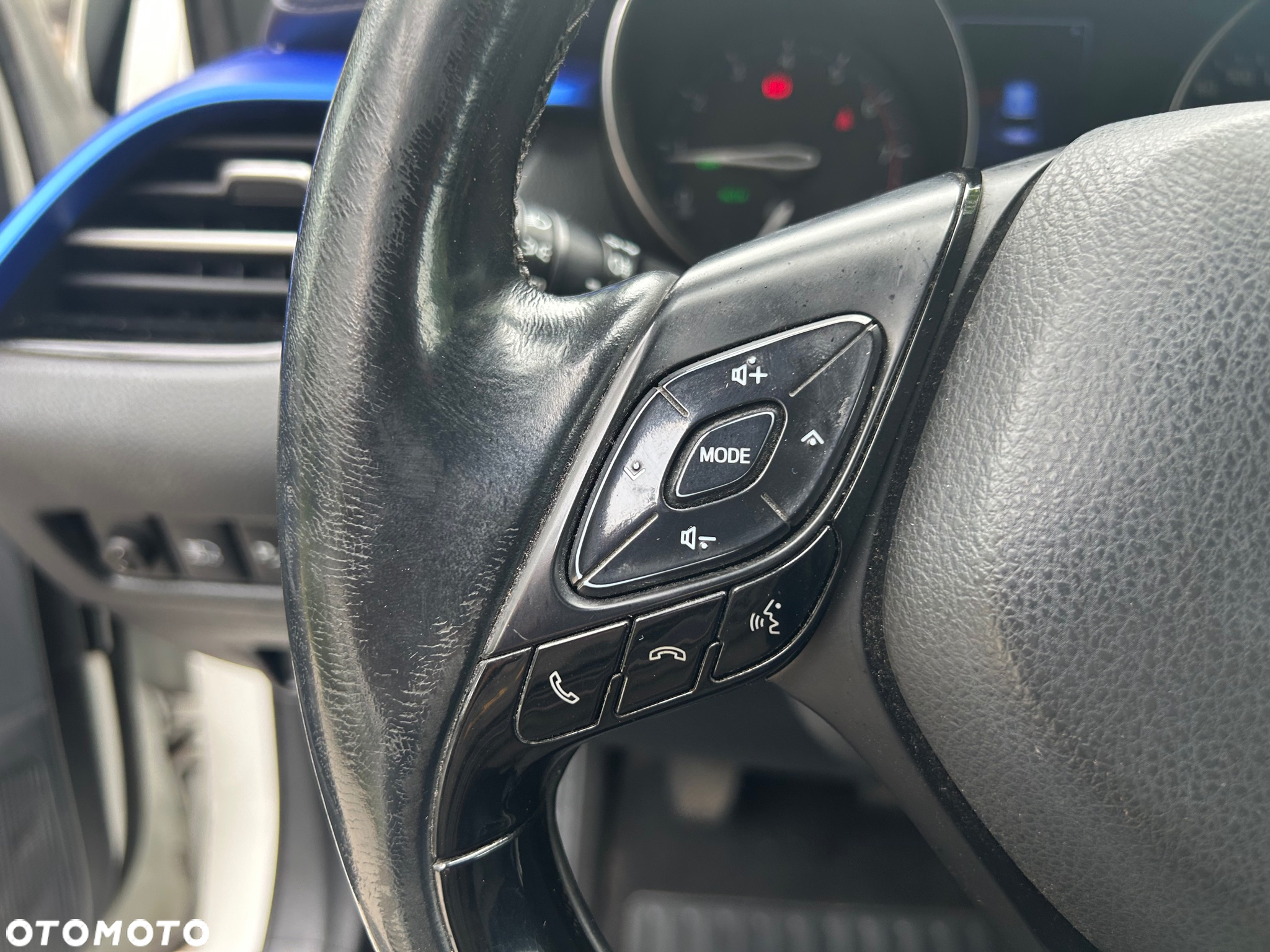 Toyota C-HR 1.2 T Dynamic - 24