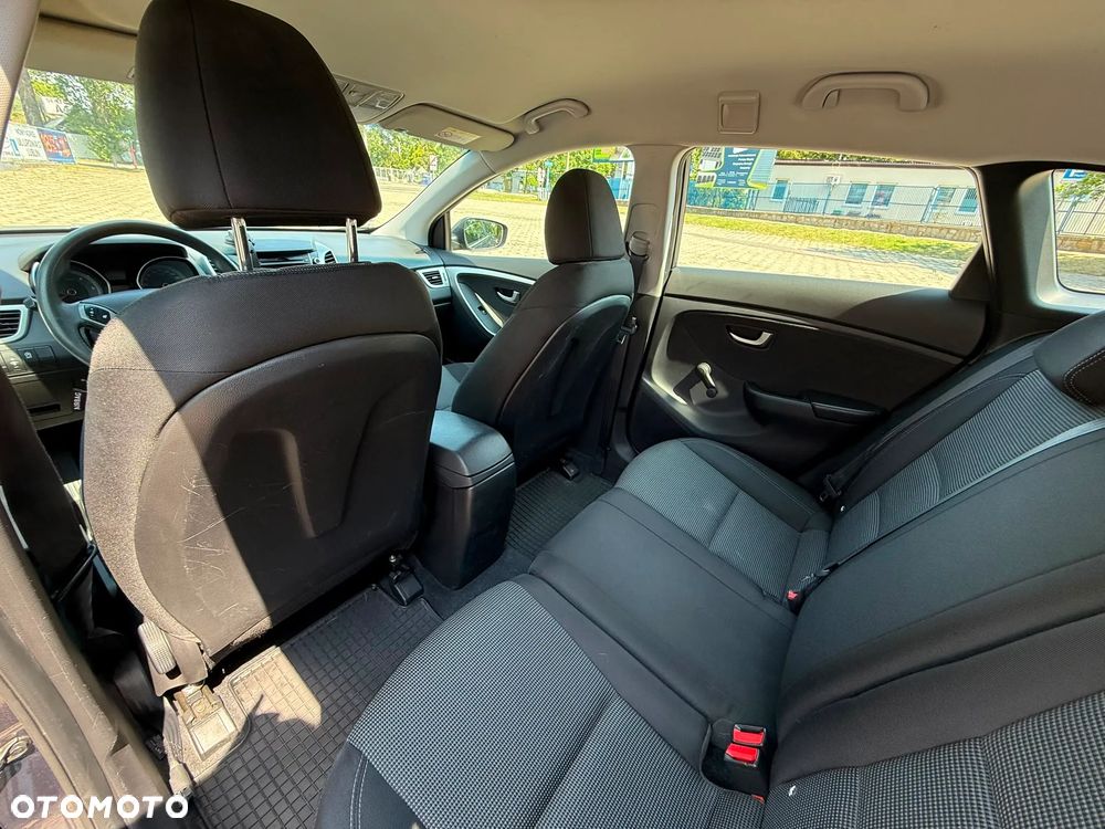 Hyundai i30 1.6 D Classic + - 14