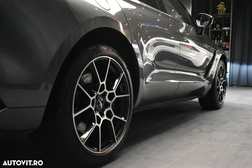 Aston Martin DBX - 28