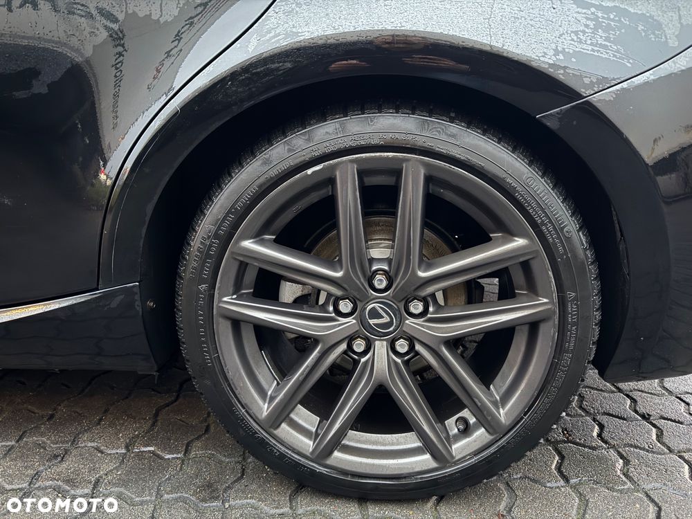 Lexus IS 300h F Sport - 22