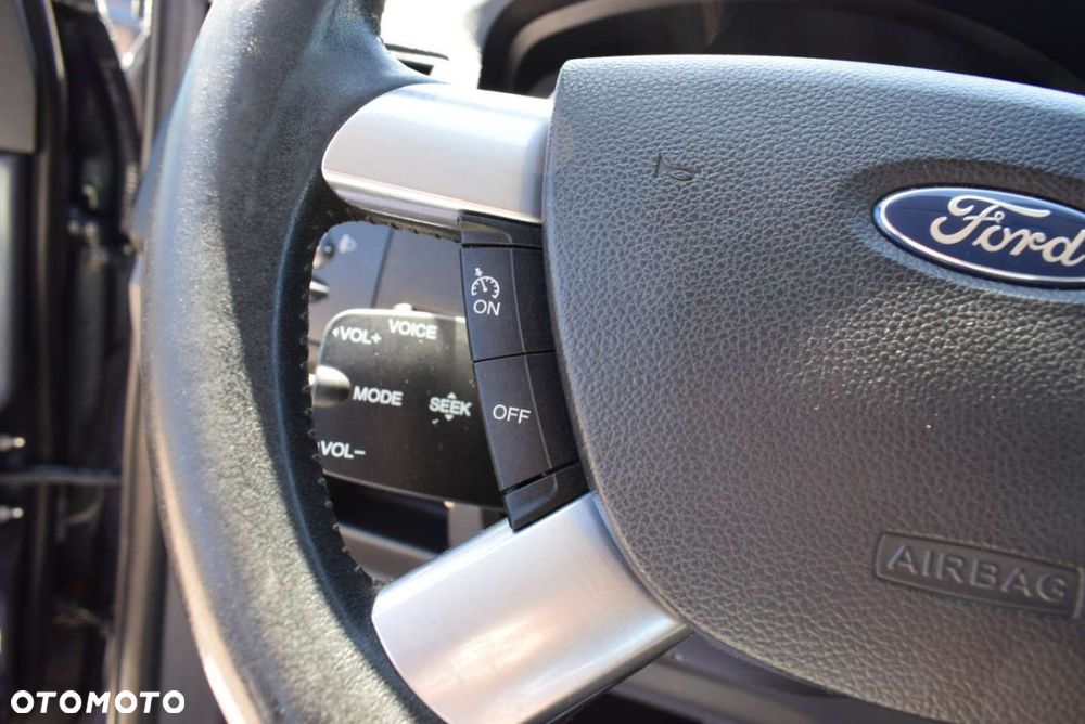 Ford Kuga - 28