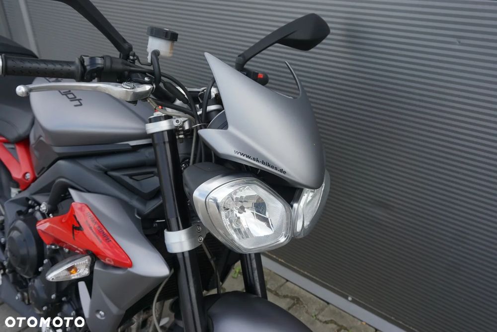 Triumph Street Triple - 12