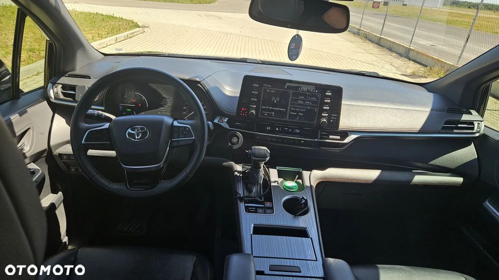 Toyota Sienna - 8