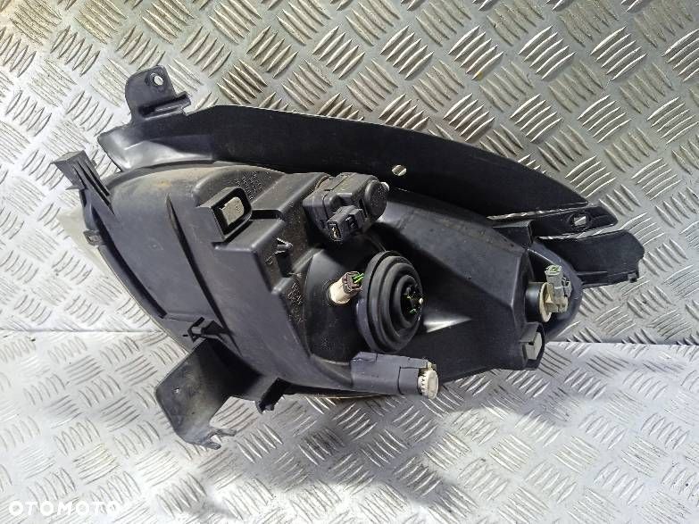 LAMPA PRAWA PRZEDNIA CITROEN XSARA PICASSO - 2