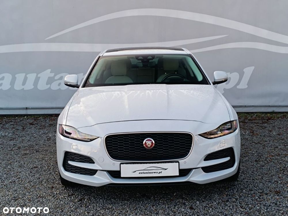Jaguar XE - 11