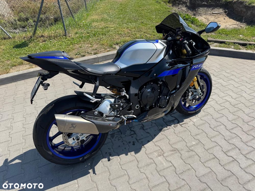 Yamaha R1 - 2