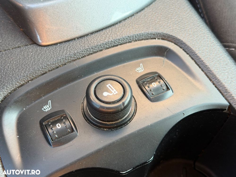 Ford Focus 1.6 TDCI DPF Champions Edition - 8