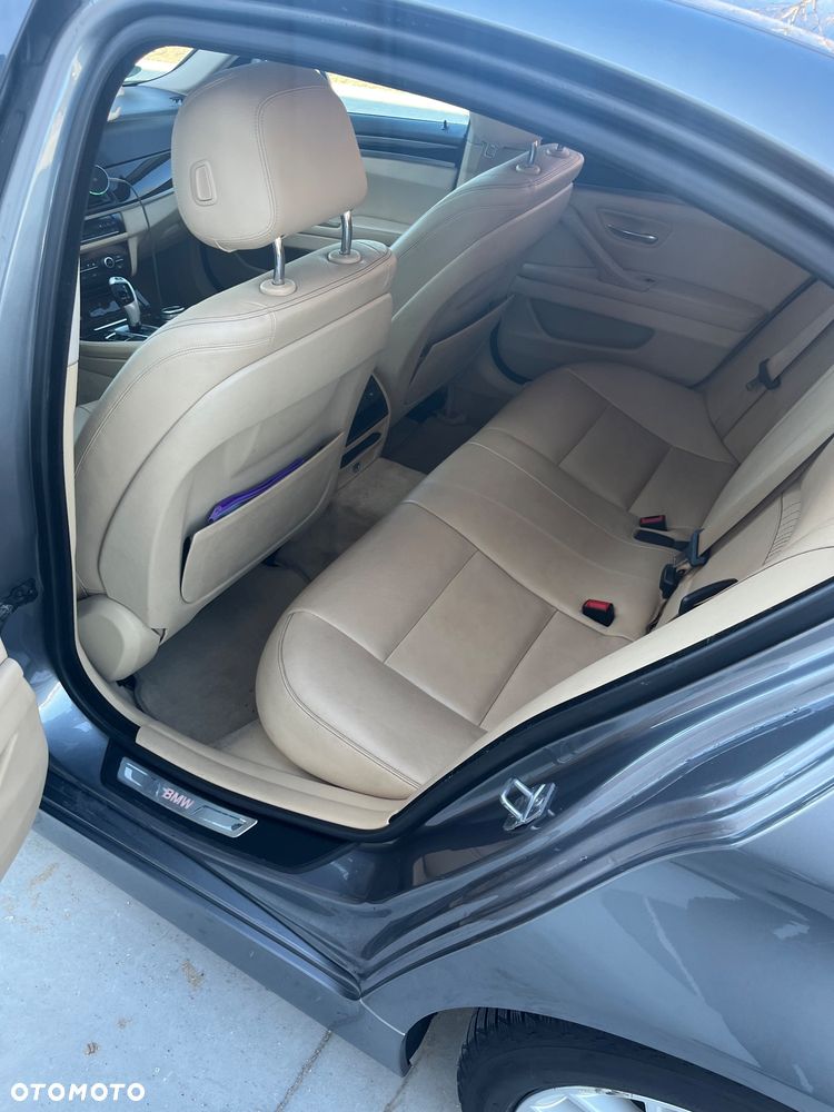 BMW Seria 5 528i xDrive - 10