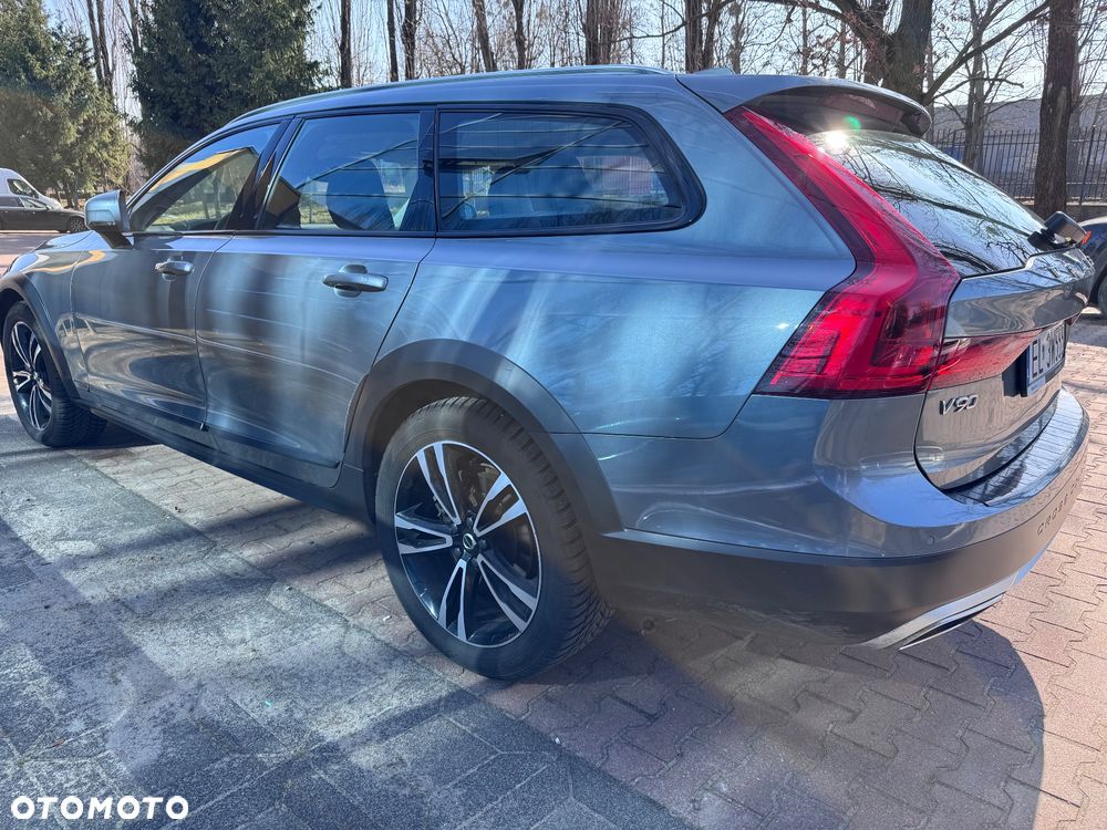 Volvo V90 D5 AWD Momentum Pro - 4