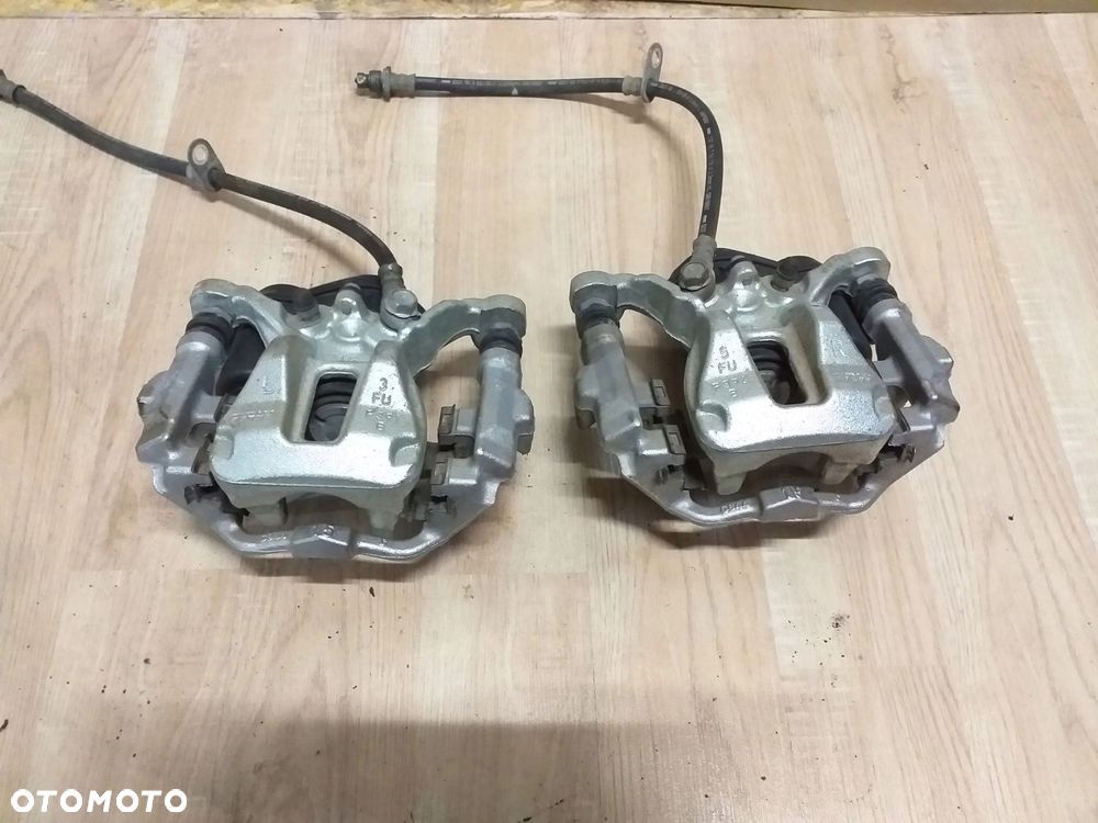 TOYOTA COROLLA E21 zacisk tył PRAWY 2,0 hybryda - 4