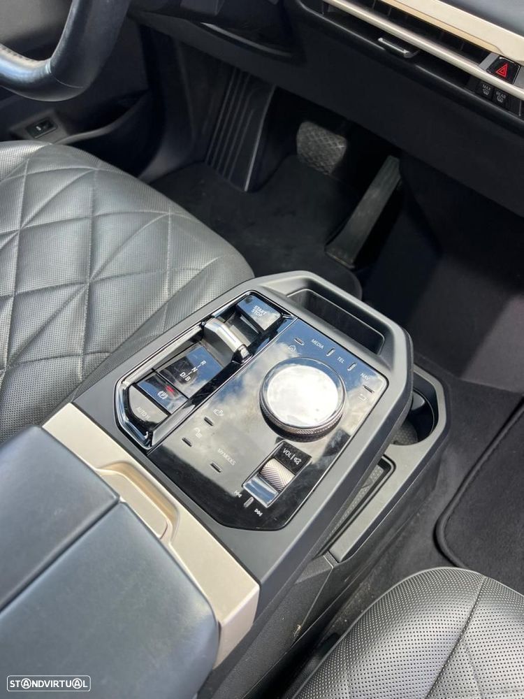 BMW iX xDrive 40 Pack Desportivo - 7