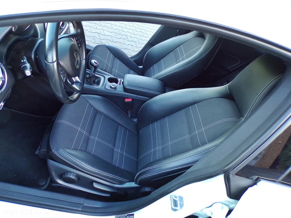 Mercedes-Benz CLA 180 UrbanStyle Edition - 25