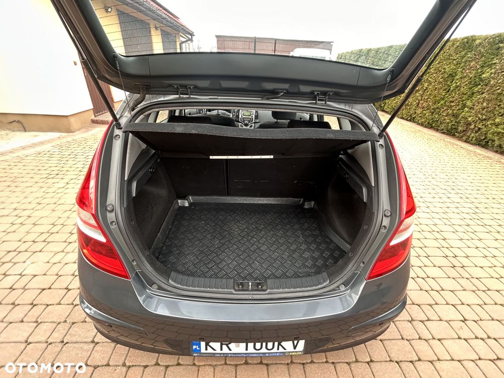 Hyundai i30 1.6 CRDi Comfort EU5 - 6