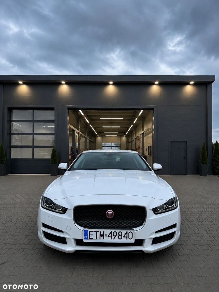 Jaguar XE - 2