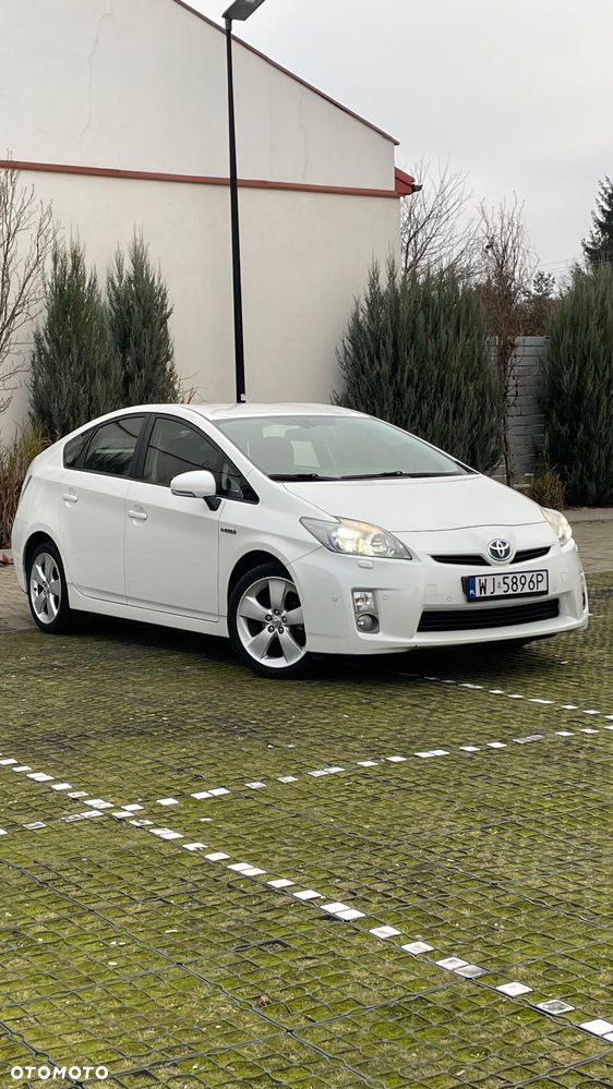 Toyota Prius 1.8 HSD Premium - 4