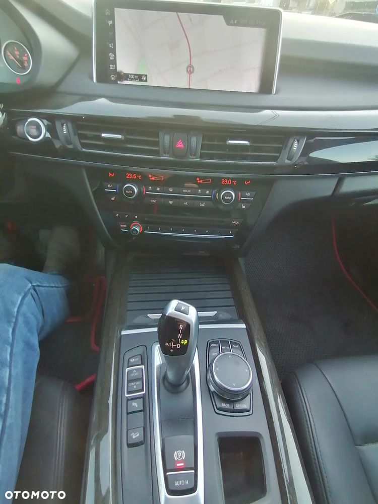 BMW X5 xDrive35i - 38