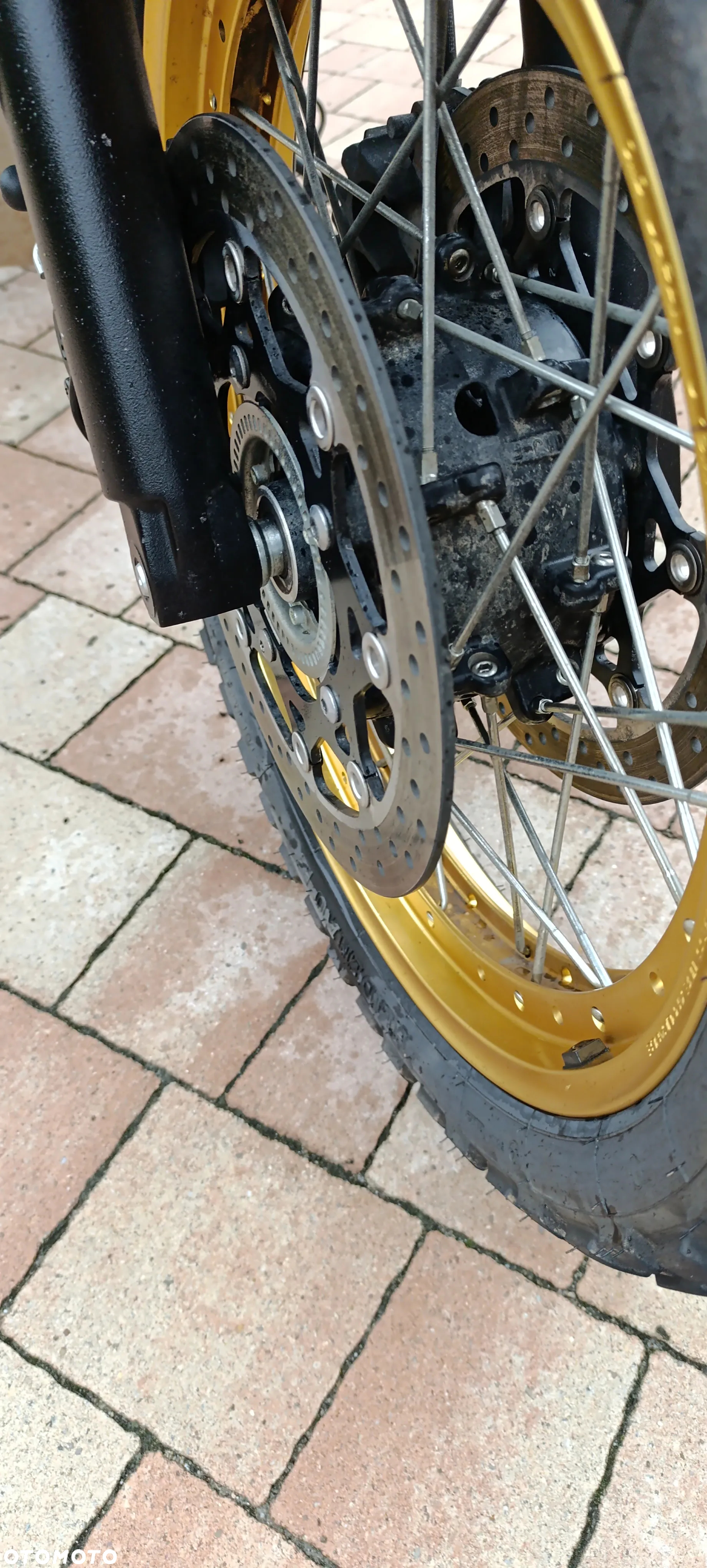 Suzuki V-STROM - 16