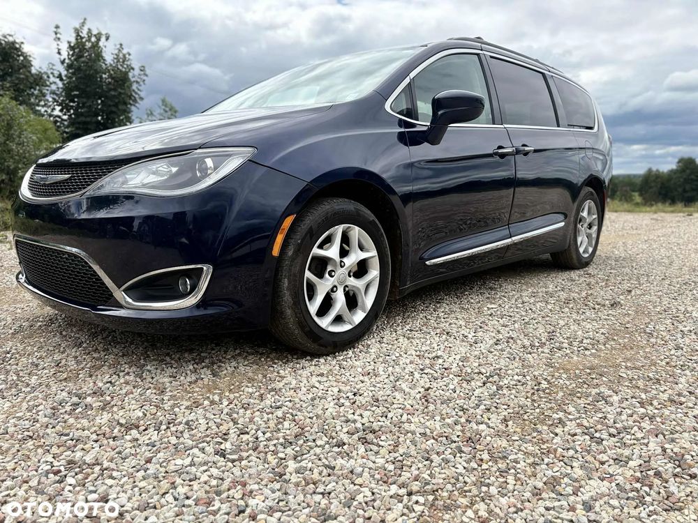 Chrysler Pacifica - 1