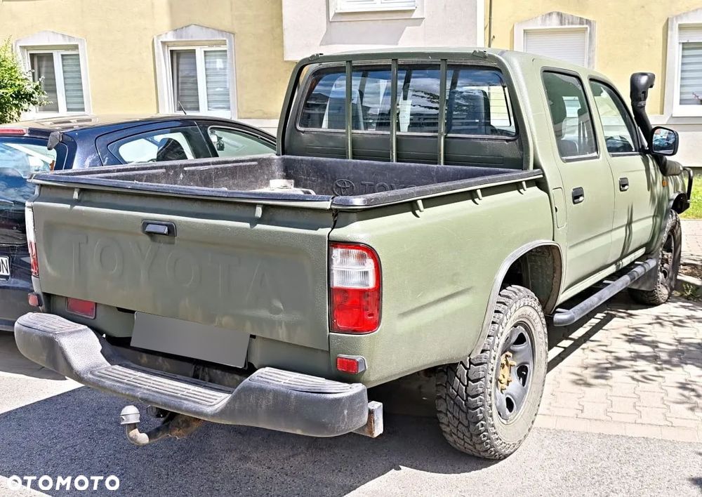 Toyota Hilux 4WD DLX - 2