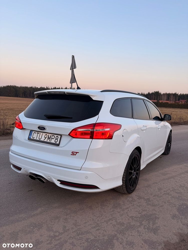 Ford Focus SW 2.0 EcoBoost ST - 9
