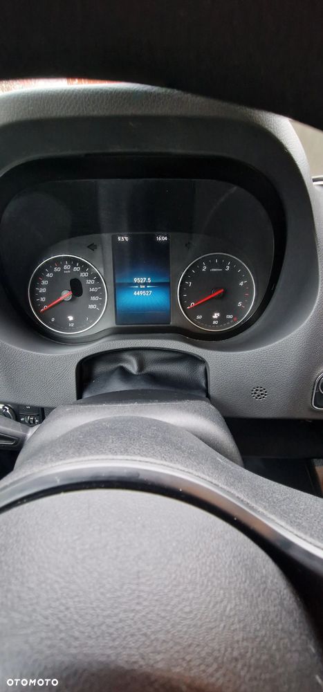 Mercedes-Benz Sprinter - 25