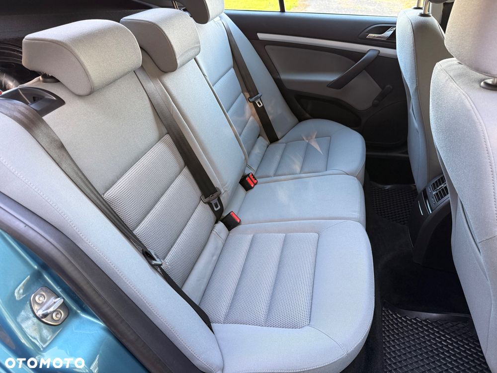 Skoda Octavia 1.6 Ambiente - 27