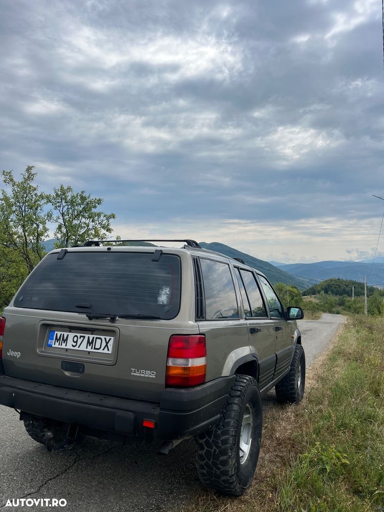 Jeep Grand Cherokee - 16