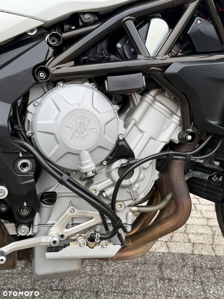 MV AGUSTA Brutale - 9