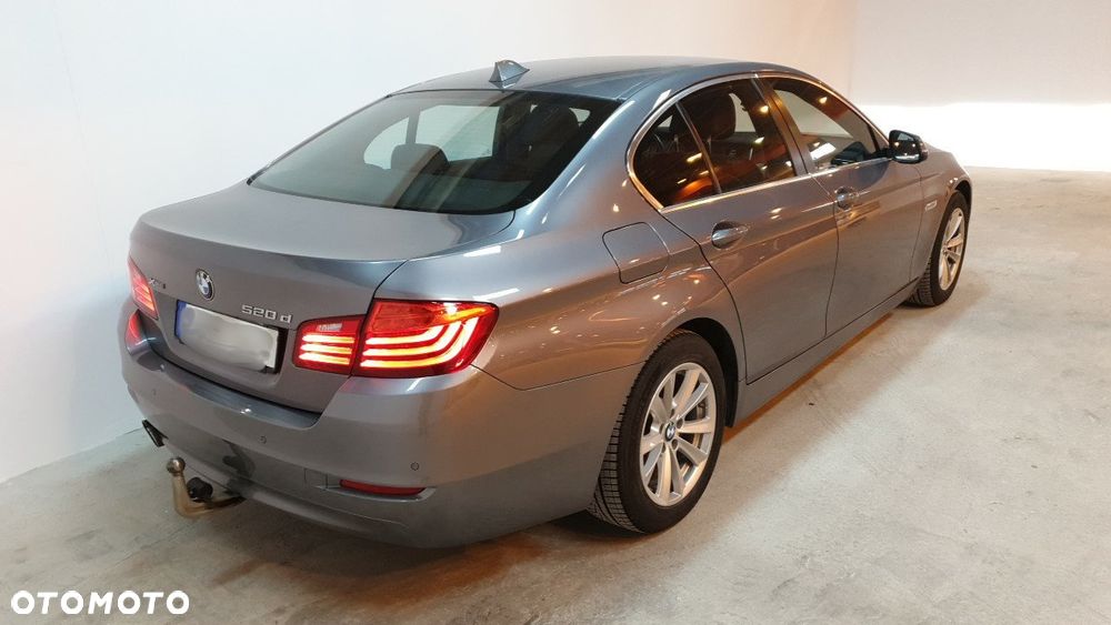 BMW Seria 5 520d xDrive - 2